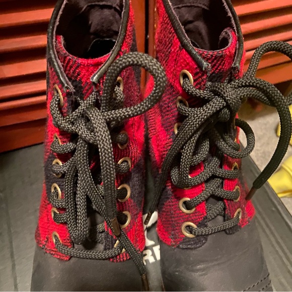 Sorel PDX Wedge Boot
Size 8.5
Red Buffalo Check Plaid - Picture 10 of 13